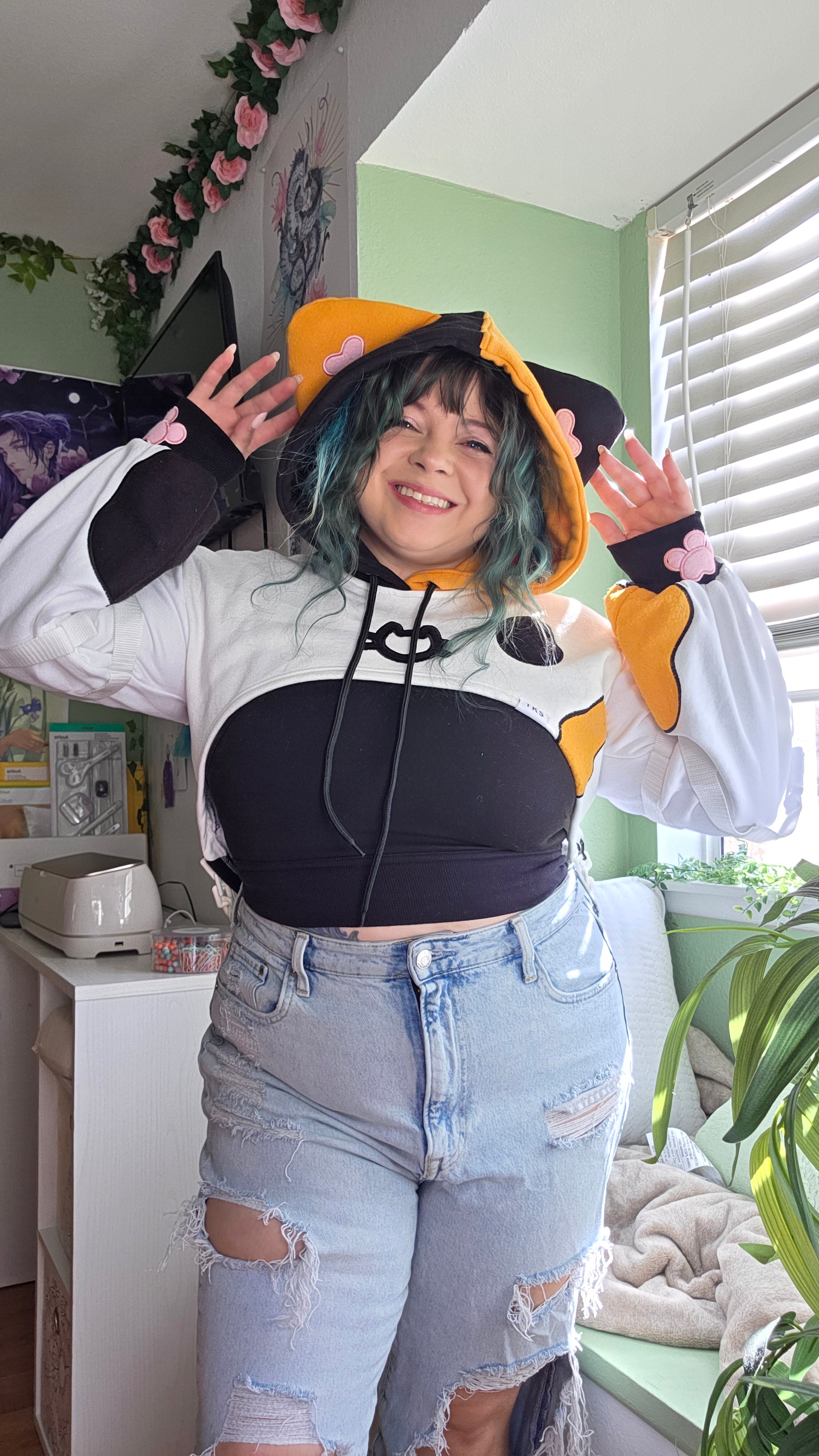 (PRE-ORDER) Calico Cat Shruggie
