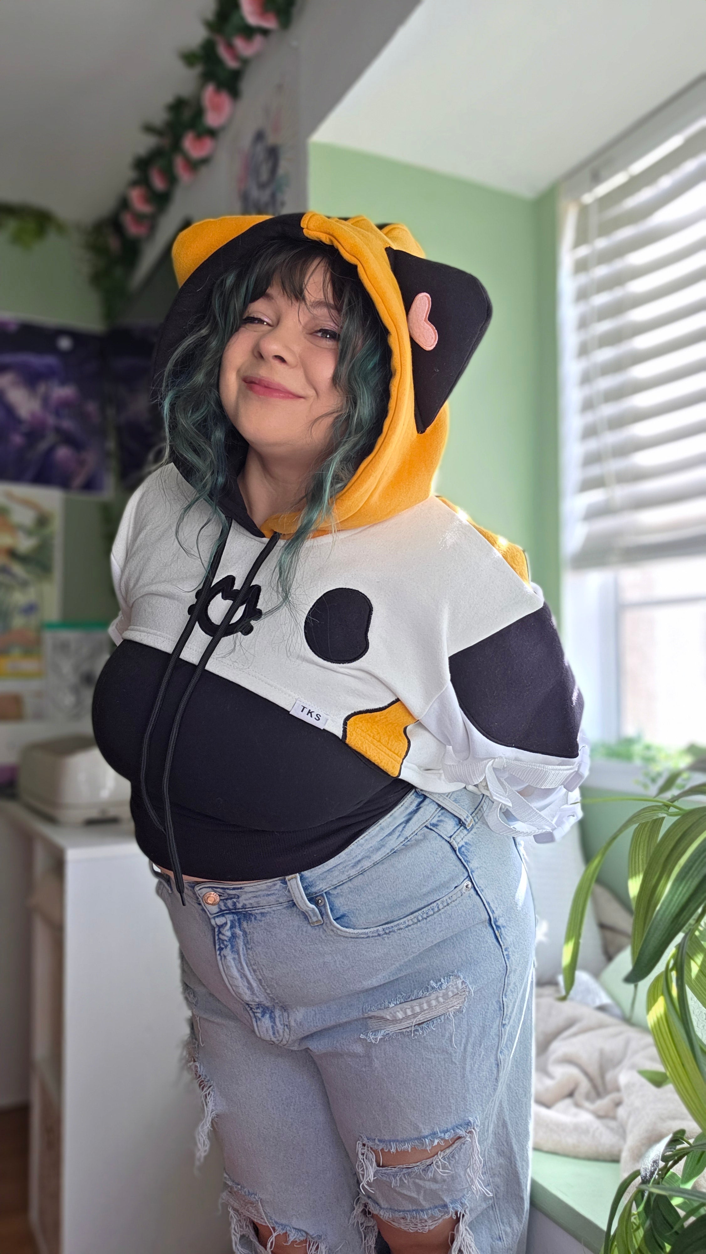 (PRE-ORDER) Calico Cat Shruggie