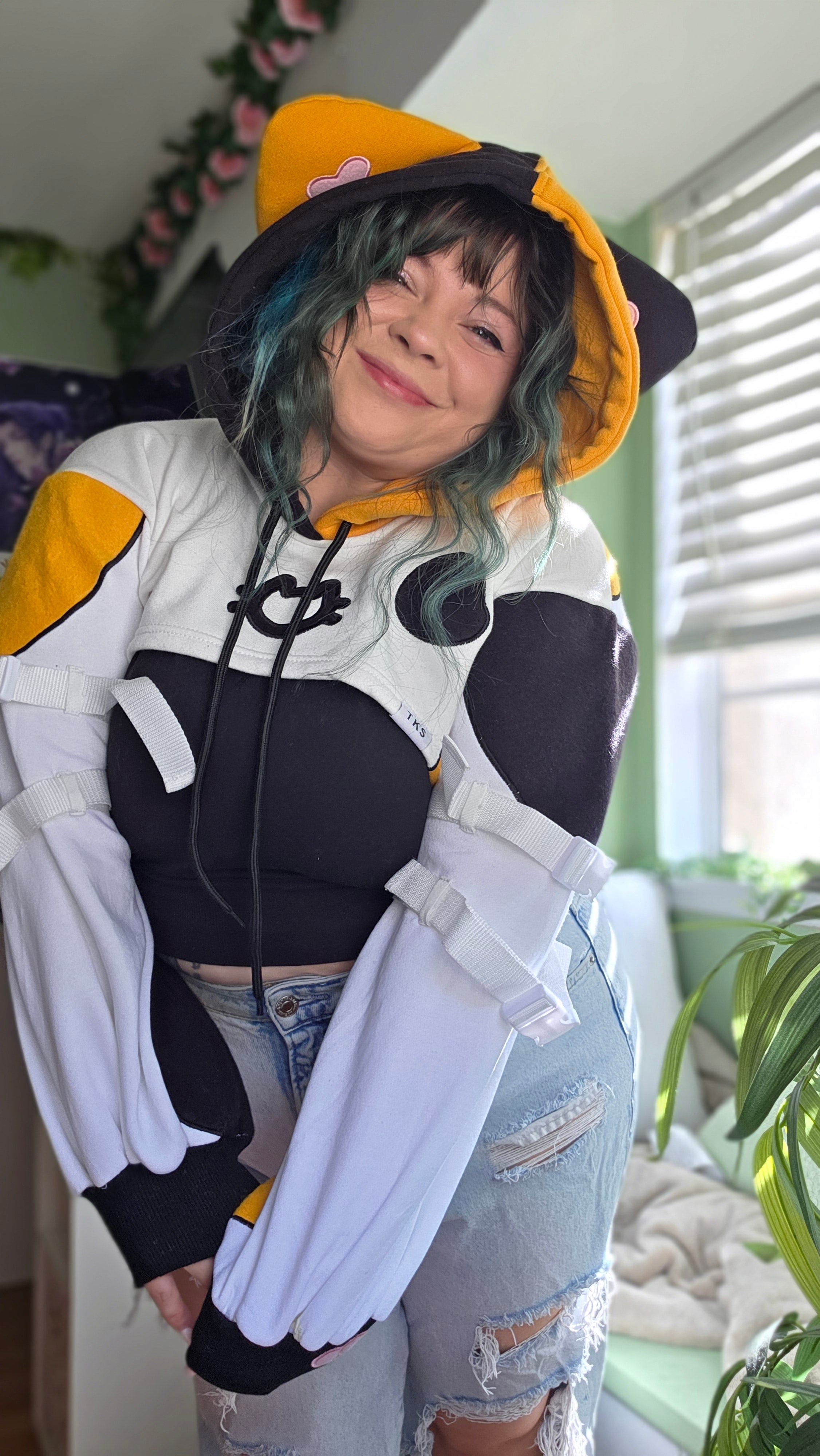 (PRE-ORDER) Calico Cat Shruggie