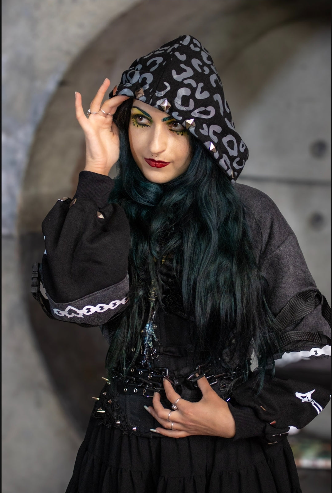 (PRE-ORDER) The Vivienne Shruggie