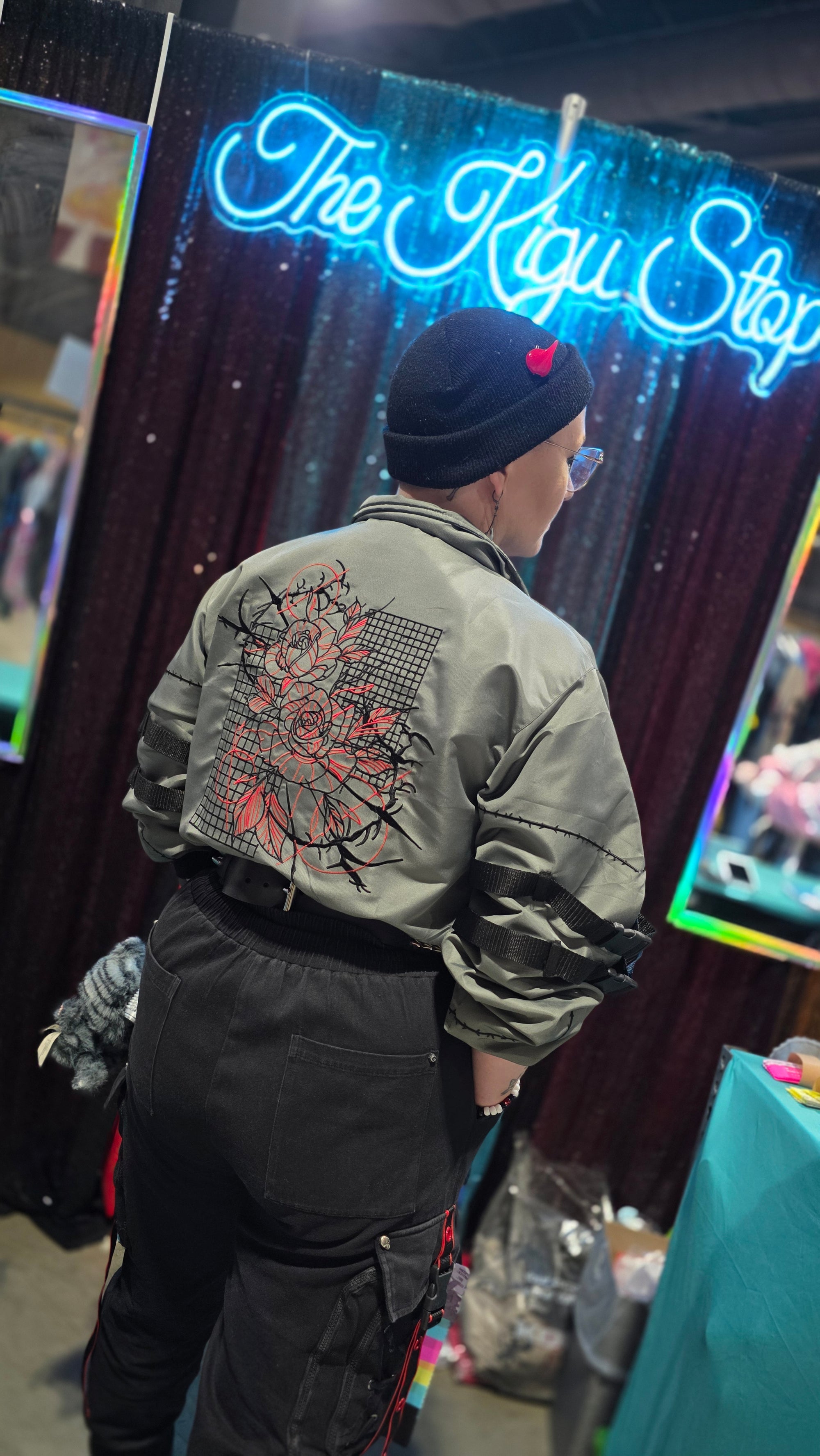 (PRE-ORDER) Rose and Thorns Oversized Mid Crop Tech