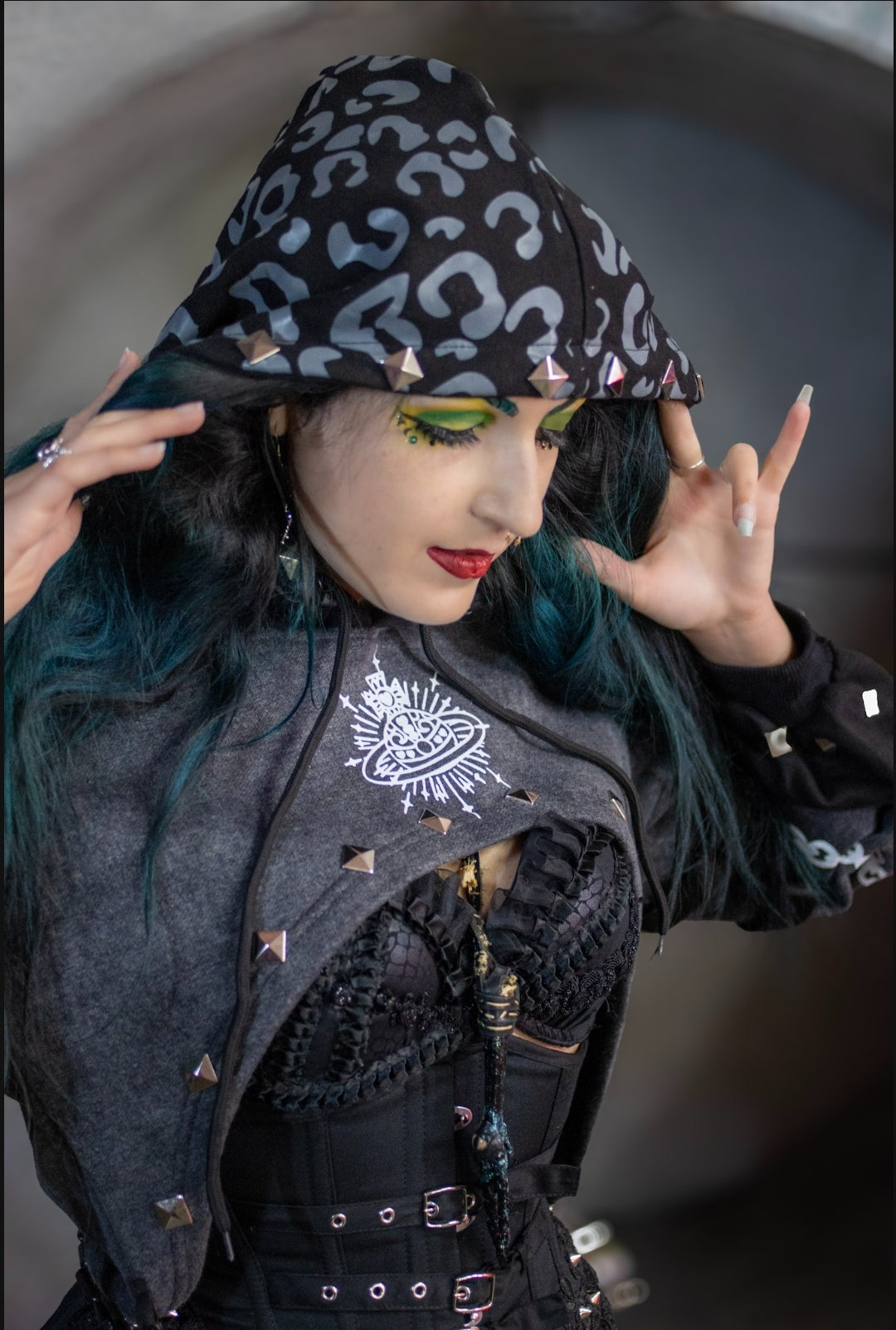 (PRE-ORDER) The Vivienne Shruggie